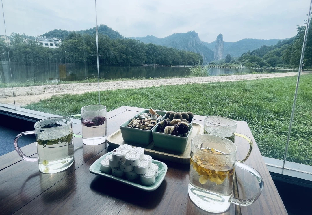月下农事，鹦鹉语喧，咖啡伴夜，仙都邀你共茗赏月