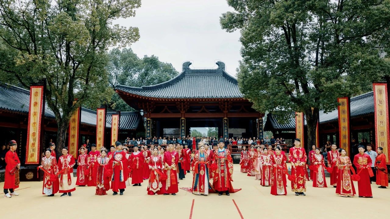 【只此仙都·唯爱永恒】这场集体婚礼有亿点浪漫！